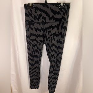 Lululemon Wunder Train High-Rise Tight 25"
Voltage Graphite Grey Black Size 6